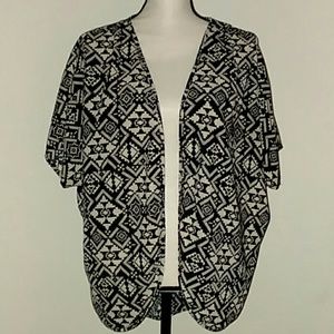 Oboe Black and Cream Patterned Kimono